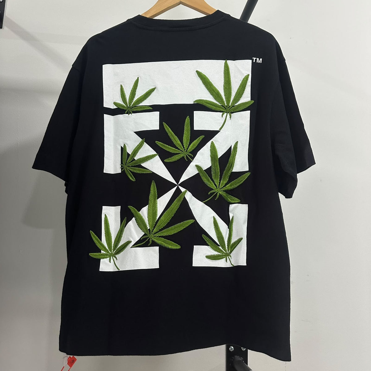 OFF-WHITE